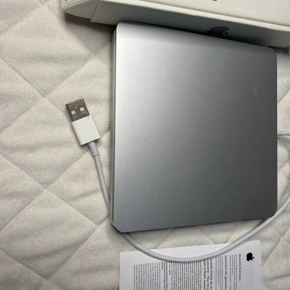 Apple USB SuperDrive A1379 MD564LL/A External CD DVD Drive for Mac - Sealed New
